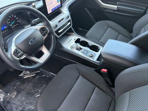 Used 2023 Ford Explorer XLT AWD/4WD image 11