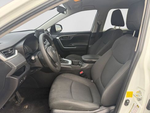 Used 2019 Toyota RAV4 LE image 10