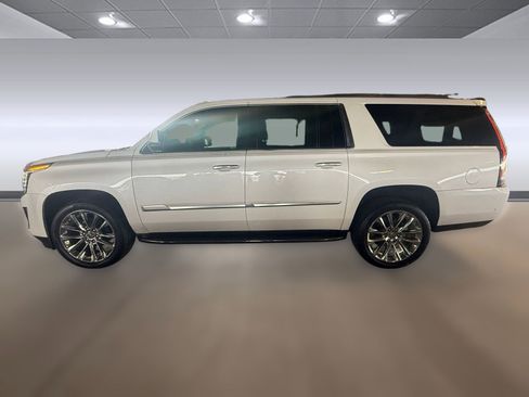 Used 2020 Cadillac Escalade ESV Luxury image 2