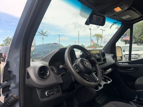 Used 2019 Mercedes-Benz Sprinter 170 image 12