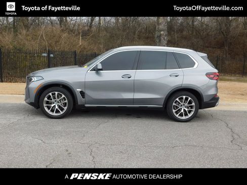 Used 2024 BMW X5 xDrive40i w/ Premium Package image 2