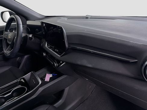 Used 2025 Chevrolet Equinox LT w/ Convenience Package II image 29