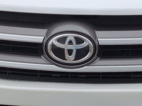 Used 2019 Toyota Highlander Limited image 12