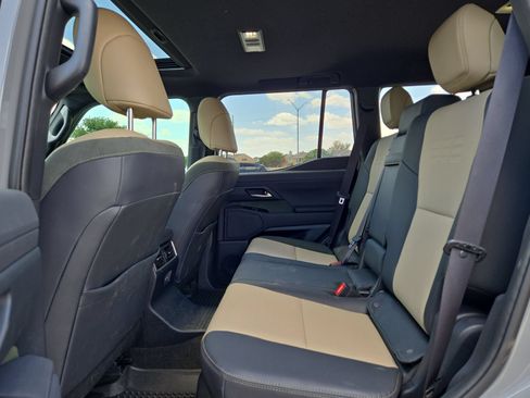 Used 2025 Lexus GX 550 AWD/4WD image 13