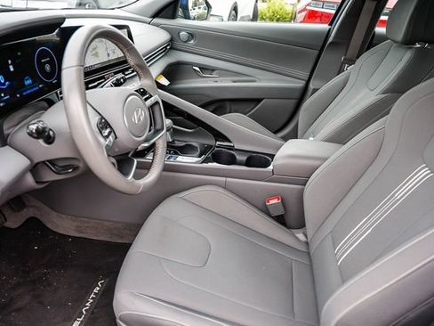 Used 2025 Hyundai Elantra SEL FWD image 18