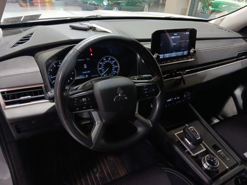 Used 2024 Mitsubishi Outlander ES AWD/4WD image 5