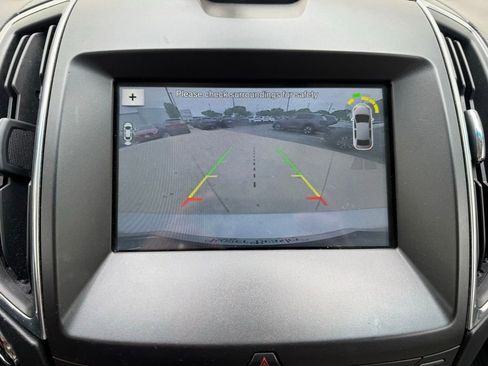 Used 2018 Ford Edge Titanium w/ Equipment Group 302A AWD/4WD image 24