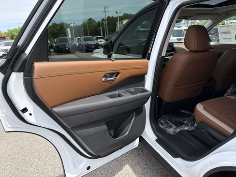 New 2026 Nissan Pathfinder Platinum w/ Cargo Package AWD/4WD image 13