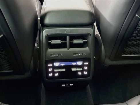 Used 2025 Porsche Macan Electric RWD image 26