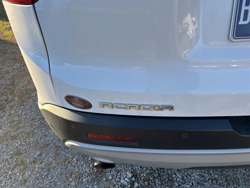 Used 2018 GMC Acadia SLT image 9