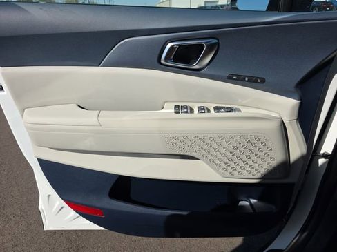 New 2026 Kia Carnival EX FWD image 9