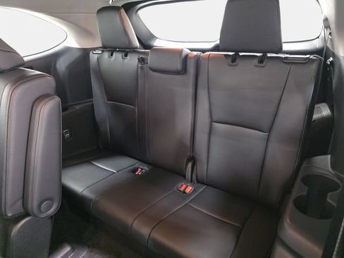 Certified 2024 Toyota Highlander Limited AWD/4WD image 34