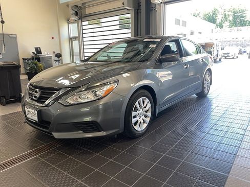 Used 2016 Nissan Altima 2.5 S w/ Power Driver Seat Package FWD image 2