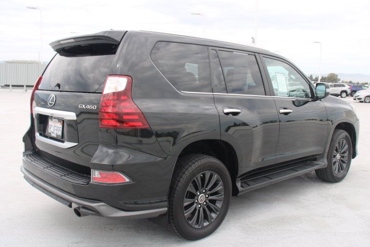 Used 2022 Lexus GX 460 Premium w/ Accessory Package AWD/4WD image 3