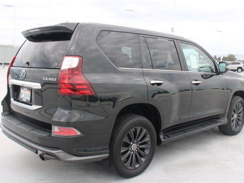 Used 2022 Lexus GX 460 Premium w/ Accessory Package AWD/4WD image 3