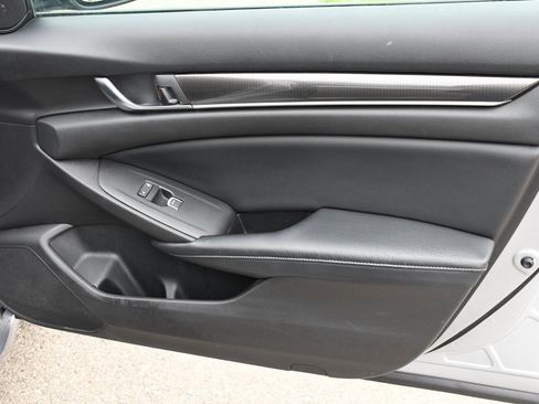 Used 2018 Honda Accord Sport image 19