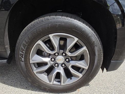 Used 2024 Chevrolet Suburban LT RWD image 24