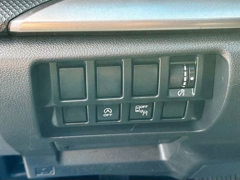 Used 2020 Subaru Forester Premium AWD/4WD image 6