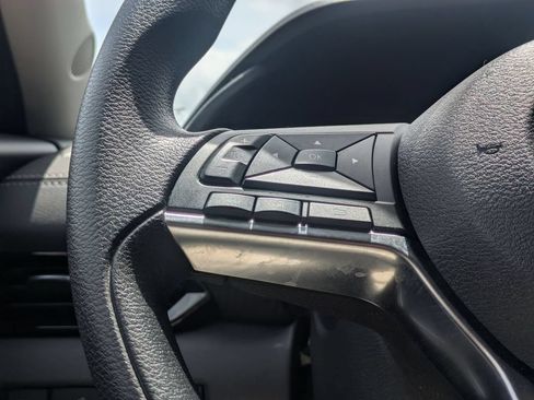 Used 2025 Nissan Sentra SV FWD image 22