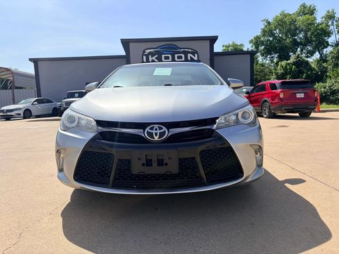 Used 2017 Toyota Camry SE FWD image 2