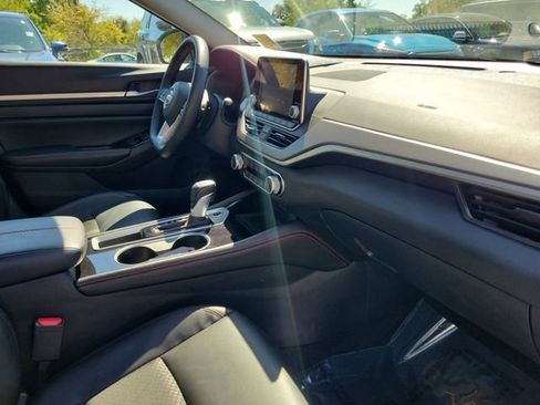 Used 2025 Nissan Altima 2.5 SR image 31