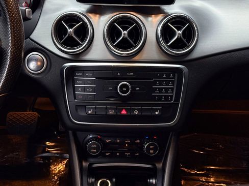 Used 2016 Mercedes-Benz CLA 250 image 24