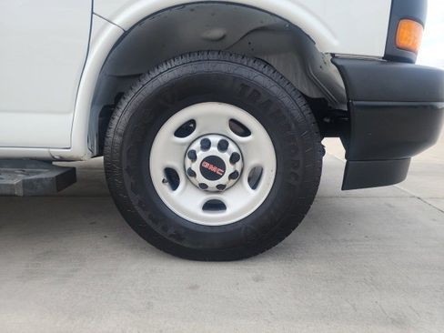 Used 2020 GMC Savana 2500 LS w/ Driver Convenience Package image 30