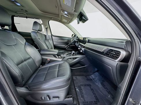 Used 2024 Kia Telluride EX w/ EX Captain's Chair Package image 31