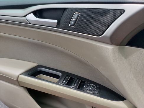 Used 2018 Ford Fusion SE w/ Fusion SE Technology Package FWD image 38