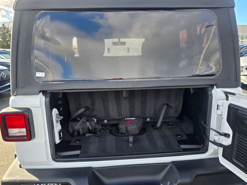 Used 2022 Jeep Wrangler Sport S image 12
