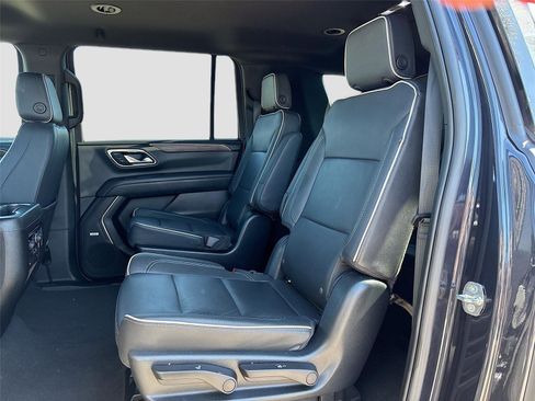 Used 2023 Chevrolet Suburban Premier image 24