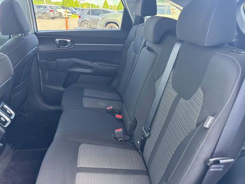 Used 2024 Kia Sorento LX image 16