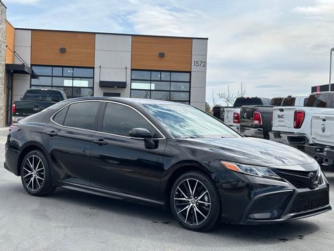 Used 2024 Toyota Camry SE image 1