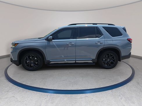 Used 2025 Honda Pilot Touring image 8