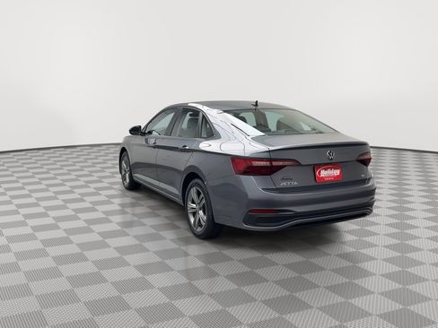 Used 2023 Volkswagen Jetta SE w/ Panoramic Sunroof Package image 2