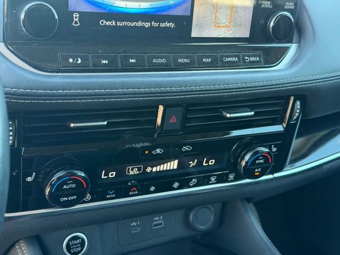 Used 2023 Nissan Rogue SL w/ SL Premium Package FWD image 11