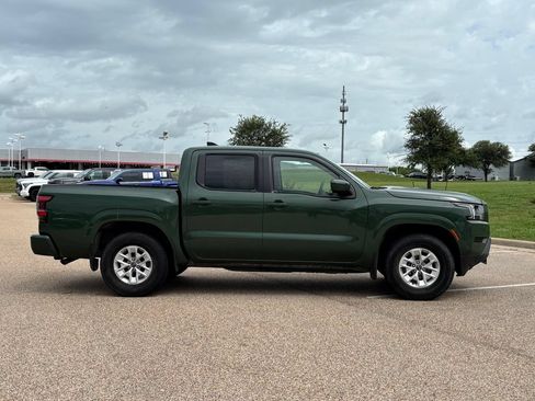 Used 2024 Nissan Frontier SV RWD image 5