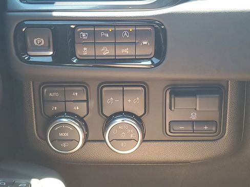 Used 2025 GMC Yukon XL AT4 Ultimate w/ LPO, Floor Liner Package AWD/4WD image 21