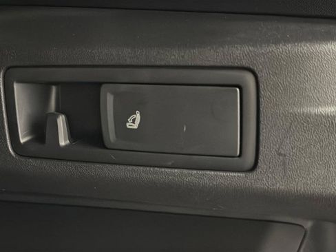 Used 2025 Volkswagen Tiguan SEL R-Line AWD/4WD image 30