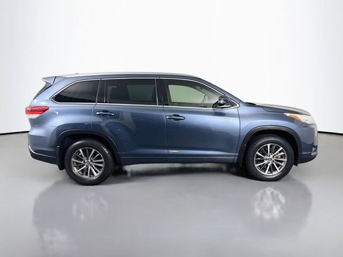 Used 2017 Toyota Highlander XLE FWD image 4