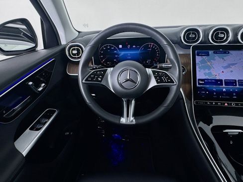 Used 2025 Mercedes-Benz GLC 350e 4MATIC image 5