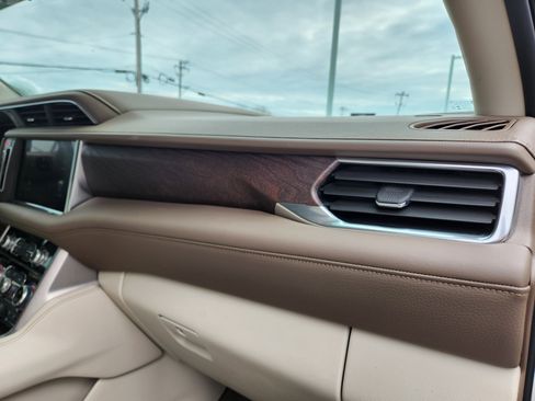 Used 2023 GMC Yukon XL Denali w/ Denali Reserve Package image 19