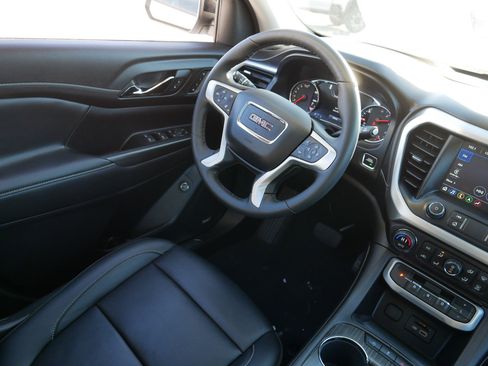 Certified 2023 GMC Acadia SLT w/ Elevation Edition image 9