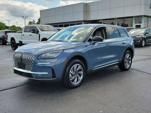 Used 2025 Lincoln Corsair AWD w/ Rear Removable Package Tray image 8