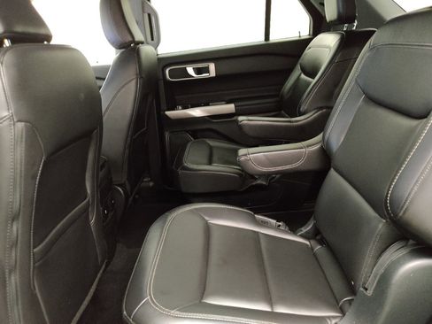 Used 2023 Ford Explorer XLT w/ Equipment Group 202A AWD/4WD image 18