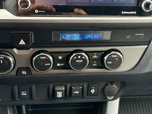 Used 2022 Toyota Tacoma TRD Off-Road AWD/4WD image 28