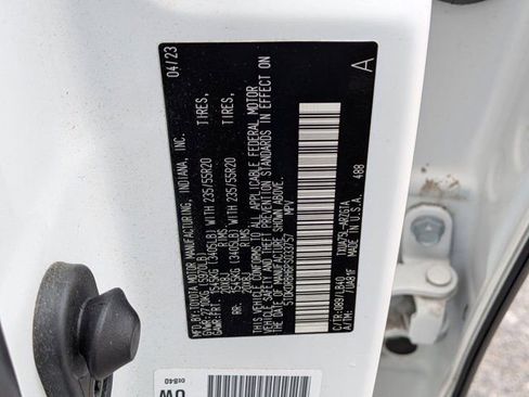 Used 2023 Toyota Highlander Limited image 12