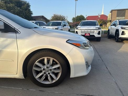 Used 2014 Toyota Avalon Limited w/ Technology Package FWD image 6