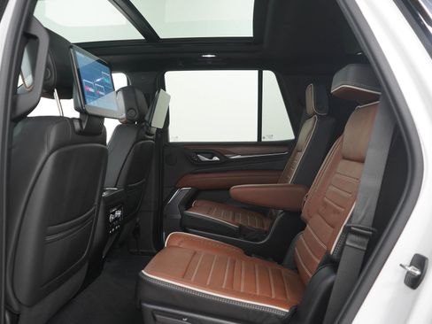 Used 2024 GMC Yukon Denali Ultimate AWD/4WD image 16