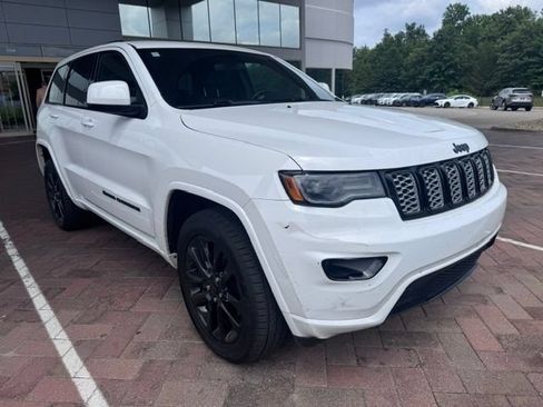 Used 2021 Jeep Grand Cherokee Laredo X AWD/4WD image 3